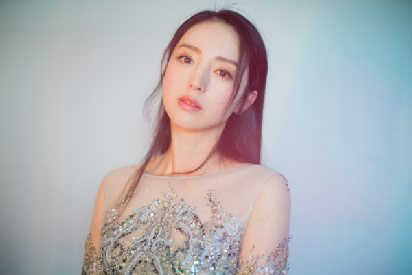 驰盈优配 46岁董璇官宣再婚，小9岁老公身份曝光，将举办婚礼答谢宴姐弟恋也很甜
