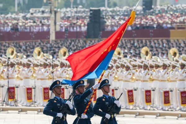 兴盛网  “9.3阅兵”当天，菲澳加在黄岩岛附近演习，三次警告中国驱逐舰